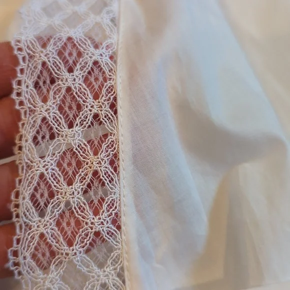 Yves Delorme Paris White Bathrobe Pockets Cottage core Prairie - Picture 7 of 14